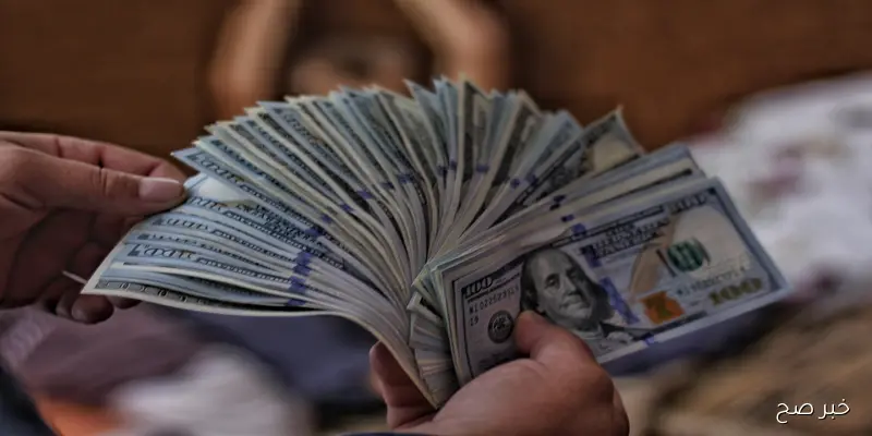 “الأخضر مولعها” اعلى سعر للدولار اليوم في السوق السوداء مقارنة بالسعر الرسمي في البنوك المصرية
