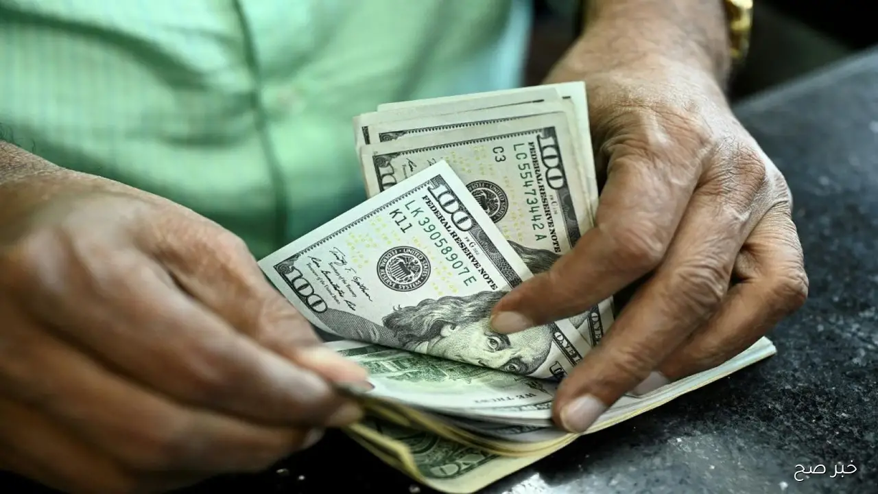 ارتفاع سعر الدولار مقابل الجنيه المصري اليوم في البنوك والسوق السوداء.. ما السبب؟